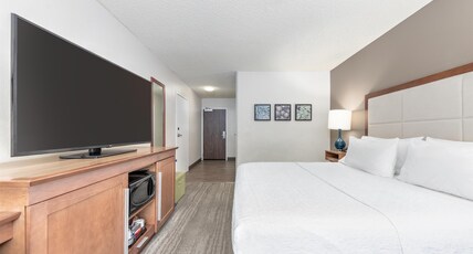 Hampton Inn Phoenix-Midtown-Dwtn Area, AZ Room Type - 1 KNG ACCESSIBLE TUB NS