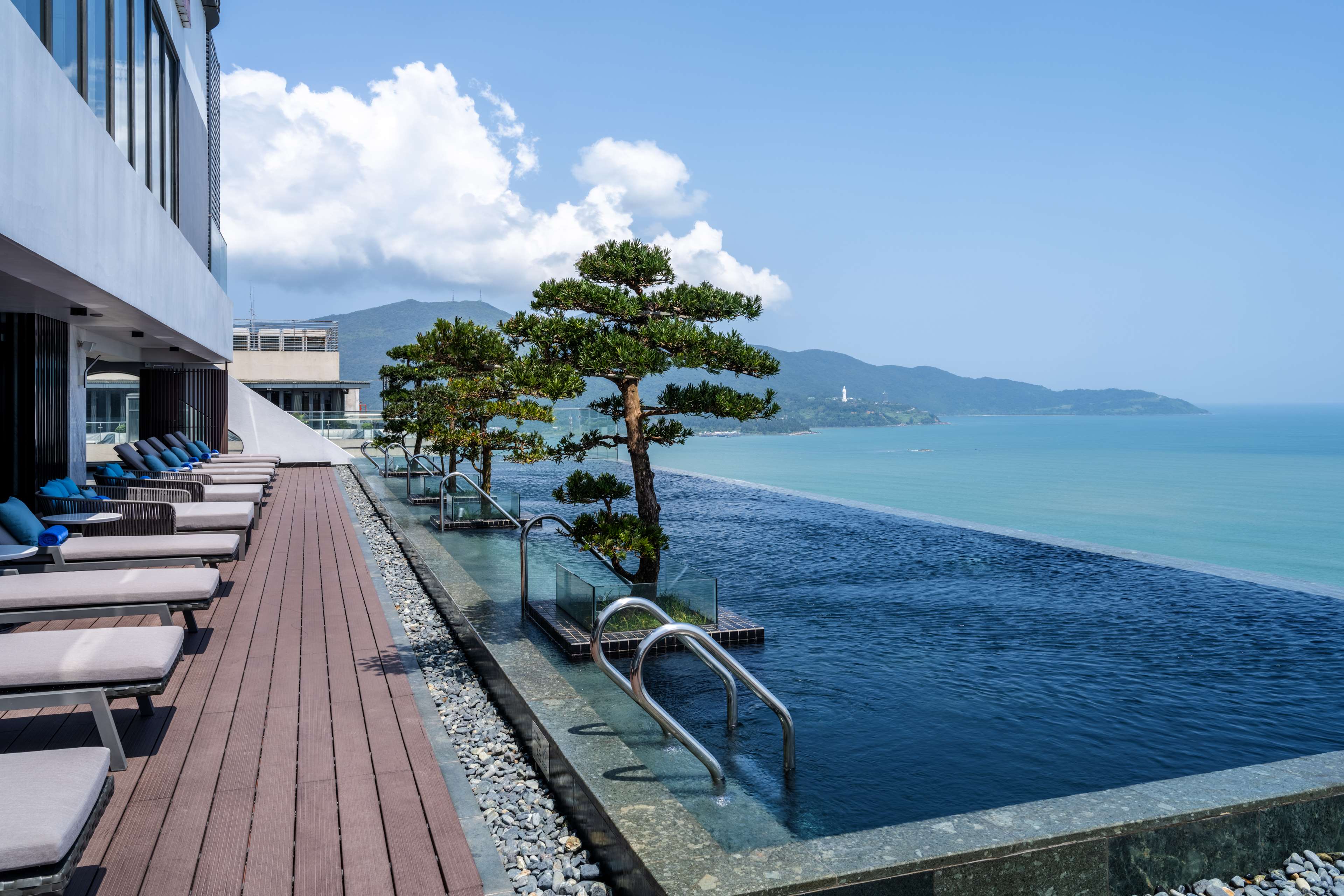 Hilton Garden Inn Da Nang - Tap to explore photos