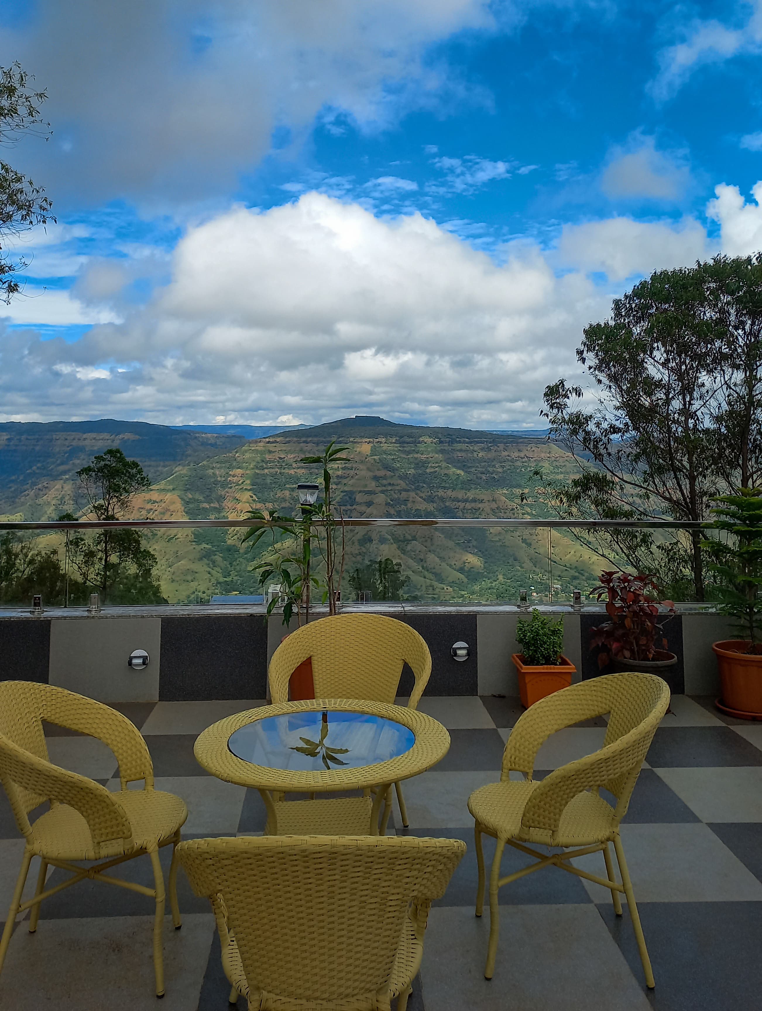 Omkar Hotel - Mahabaleshwar - Tap to explore photos