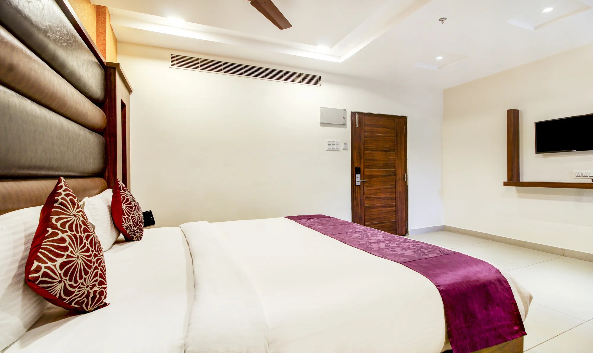 Tree Inn Jubilee Room Type - STANDARD ROOM AC Tree Inn Jubilee Room Type - STANDARD ROOM AC