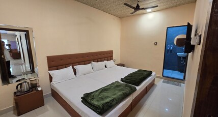 Hotel maheshwari green's Room Type - Deluxe Triple Bed AC