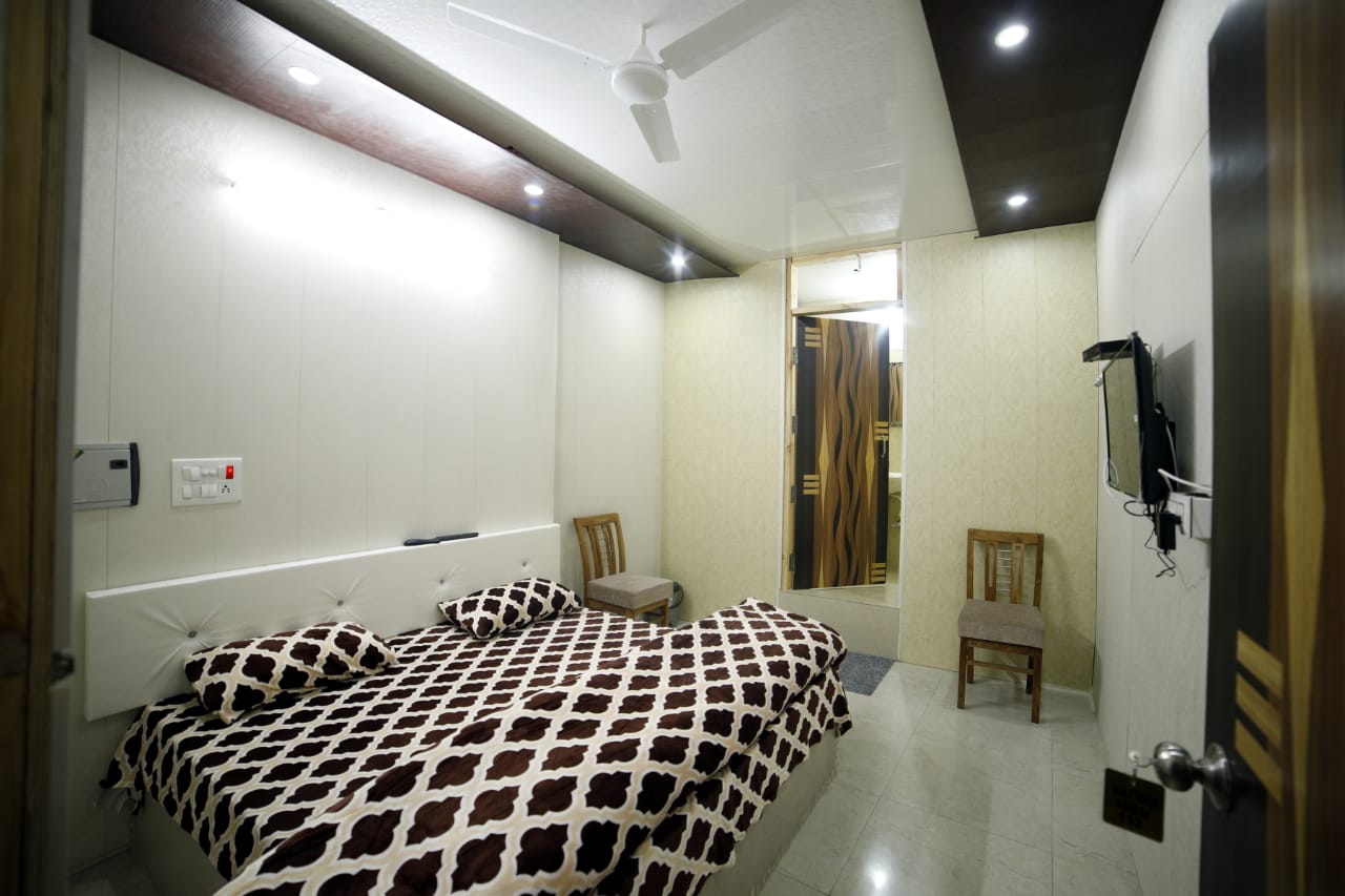 Golden View - Tap to explore photos