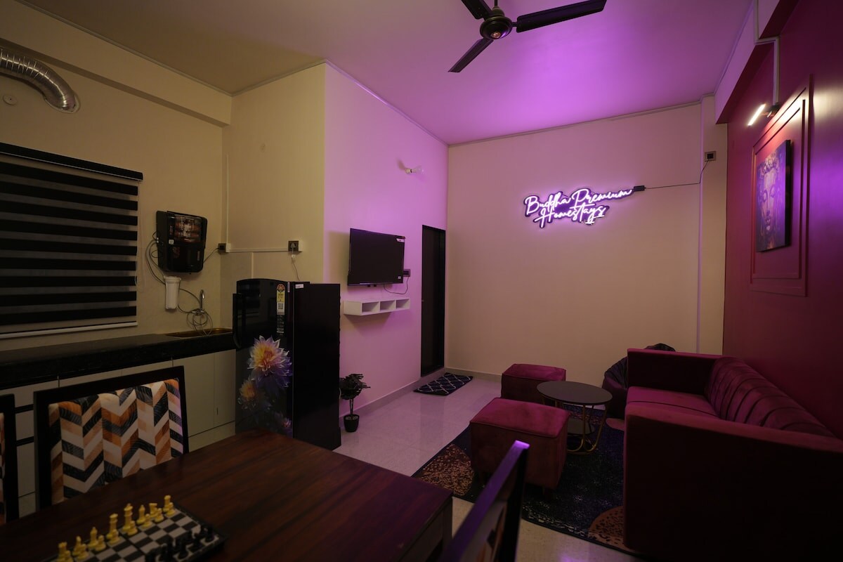 Spacious Apartment 2 Bedrooms Buddha Homestay - Tap to explore photos