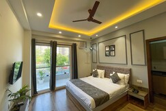 Serviced Luxury Suites with Kitchenette & Balcony @ Sector 45