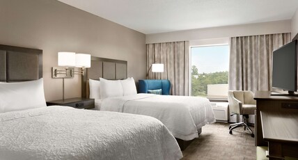 Hampton Inn by Hilton Stow Room Type - 2 QUEENS W FRIDGE NOSMOK