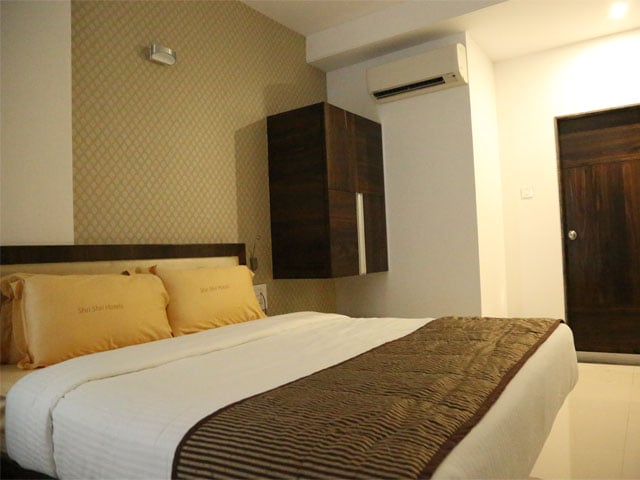 Hotel Sri Sri Executive - Tap to explore photos