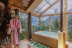 Starlit Jacuzzi Treehouse By Bastiat Stays