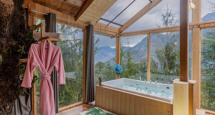 Starlit Jacuzzi Treehouse By Bastiat Stays Room Type - Starlit Jacuzzi Treehouse By Bastiat Stays