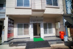 Address of Hotel Shree Guru Ashray