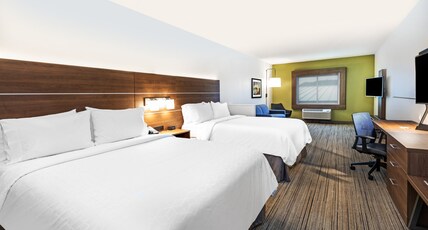 Holiday Inn Express & Suites Junction Room Type - 2 Qn Stndrd Comm Mobil Access Roll Shwr