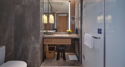 DoubleTree by Hilton Changbaishan Hot Spring Room Type - KING DLX RM WITH BALCONY