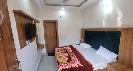 Hotel Kanha Palace Room Type - Deluxe Room