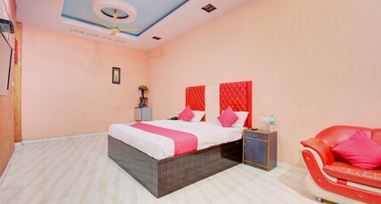 Hotel Lucky CENTRAL BUS STOP Room Type - Family Non AC Rooms