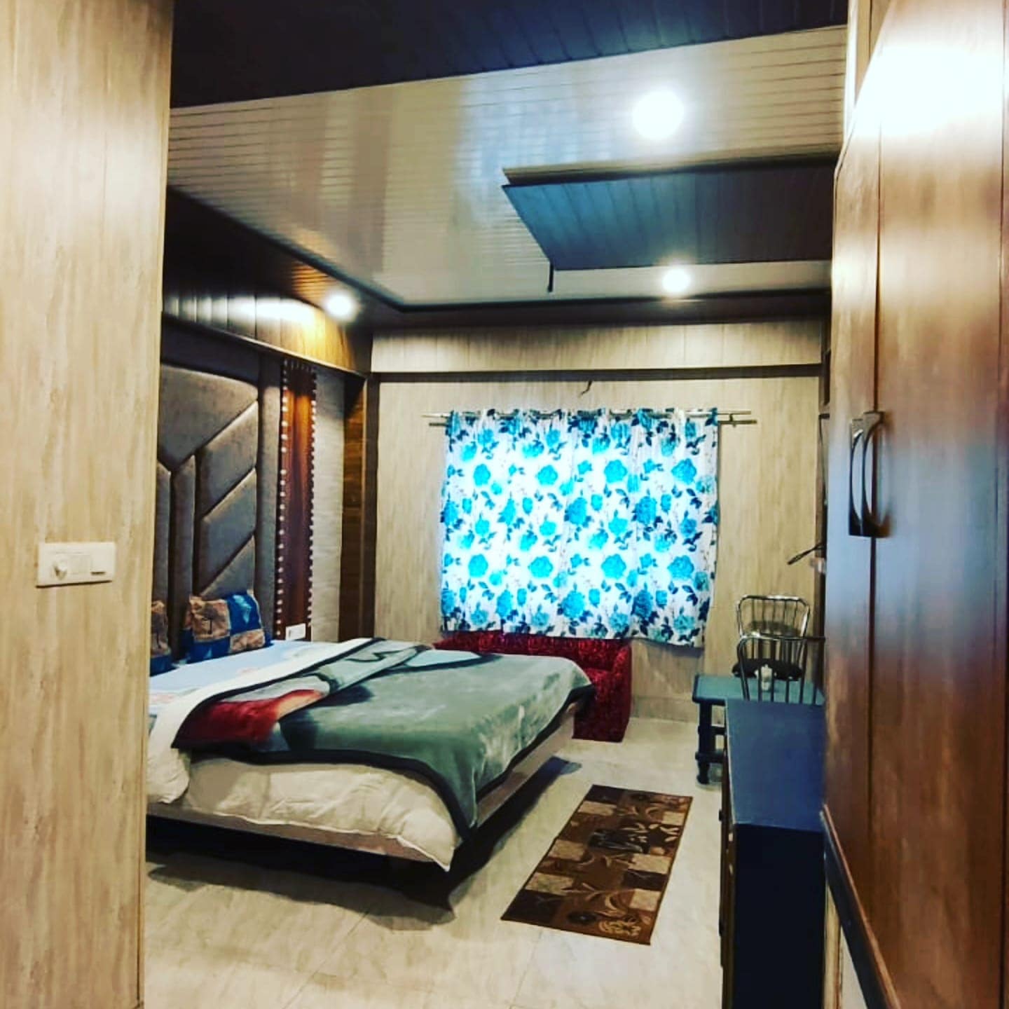 Bhatt Niwas | 800 Mtrs From Mall Road - Tap to explore photos