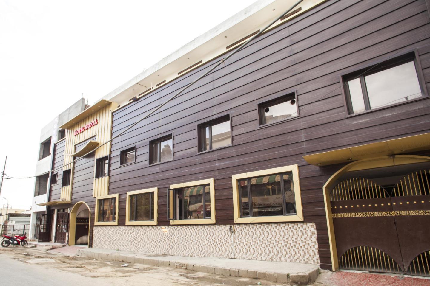 Royal Palace - Tap to explore photos