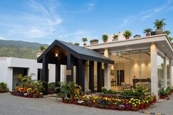 Address of GOLDEN LEAF RESORT