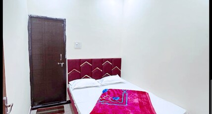 Red Rose Hotel Room Type - Bedroom 1