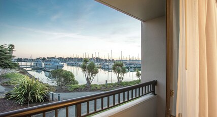 DoubleTree by Hilton Hotel Berkeley Marina Room Type - 1 KING MARINA VIEW NONSMOK