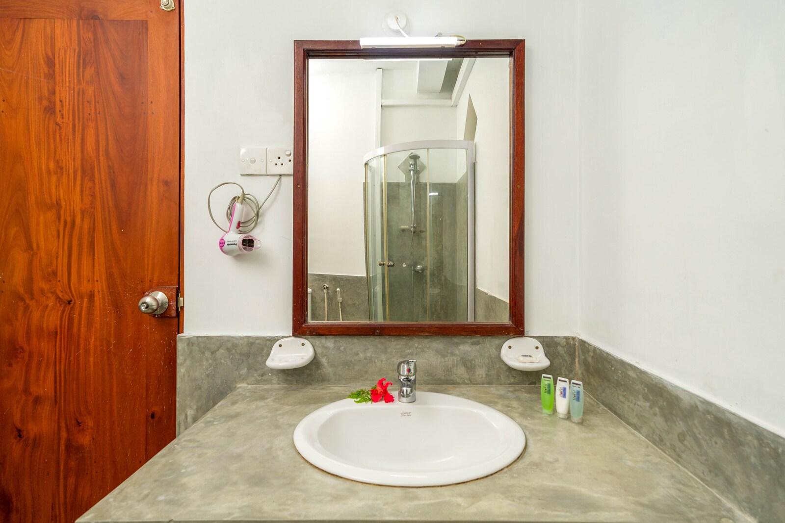 Hotel Silan Mo - Tap to explore photos