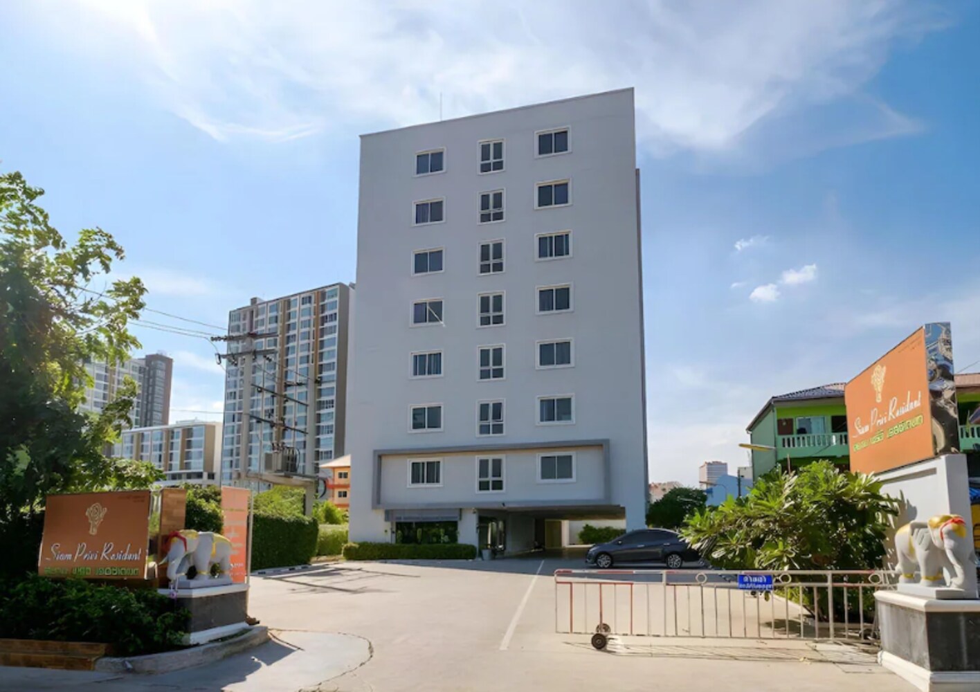 Townhouse Siam Privi Hotel - Tap to explore photos