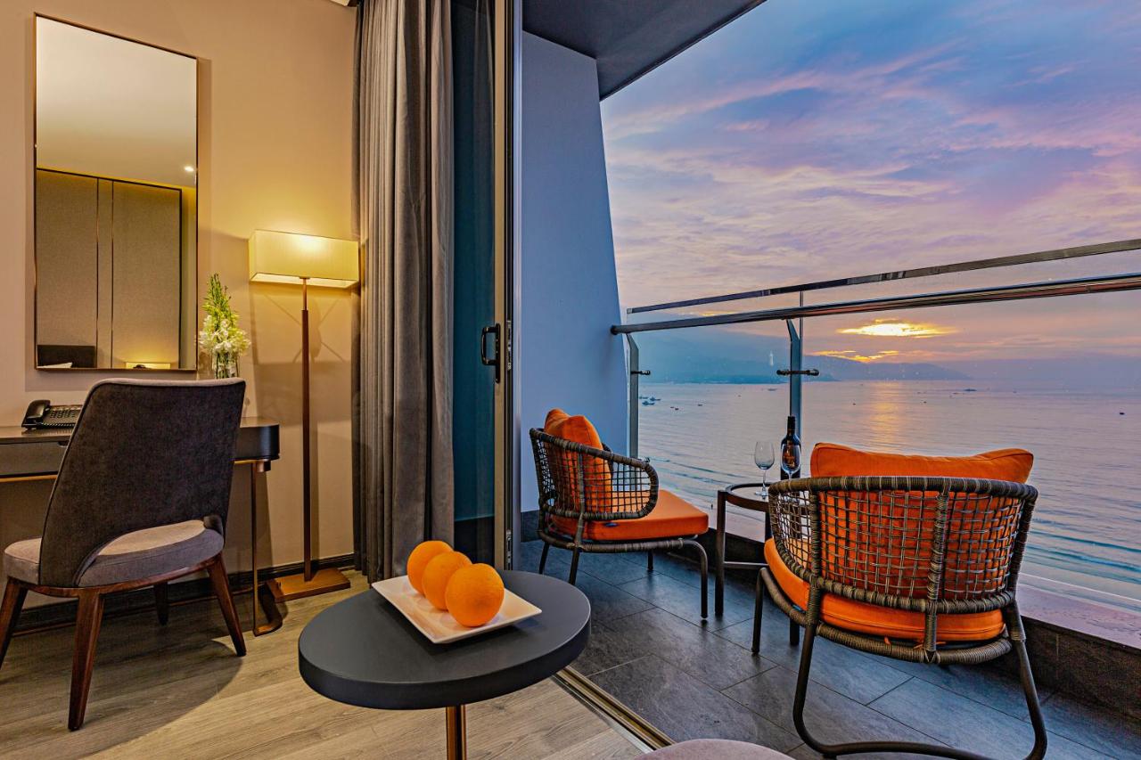 Le Sands Oceanfront Danang Hotel - Tap to explore photos