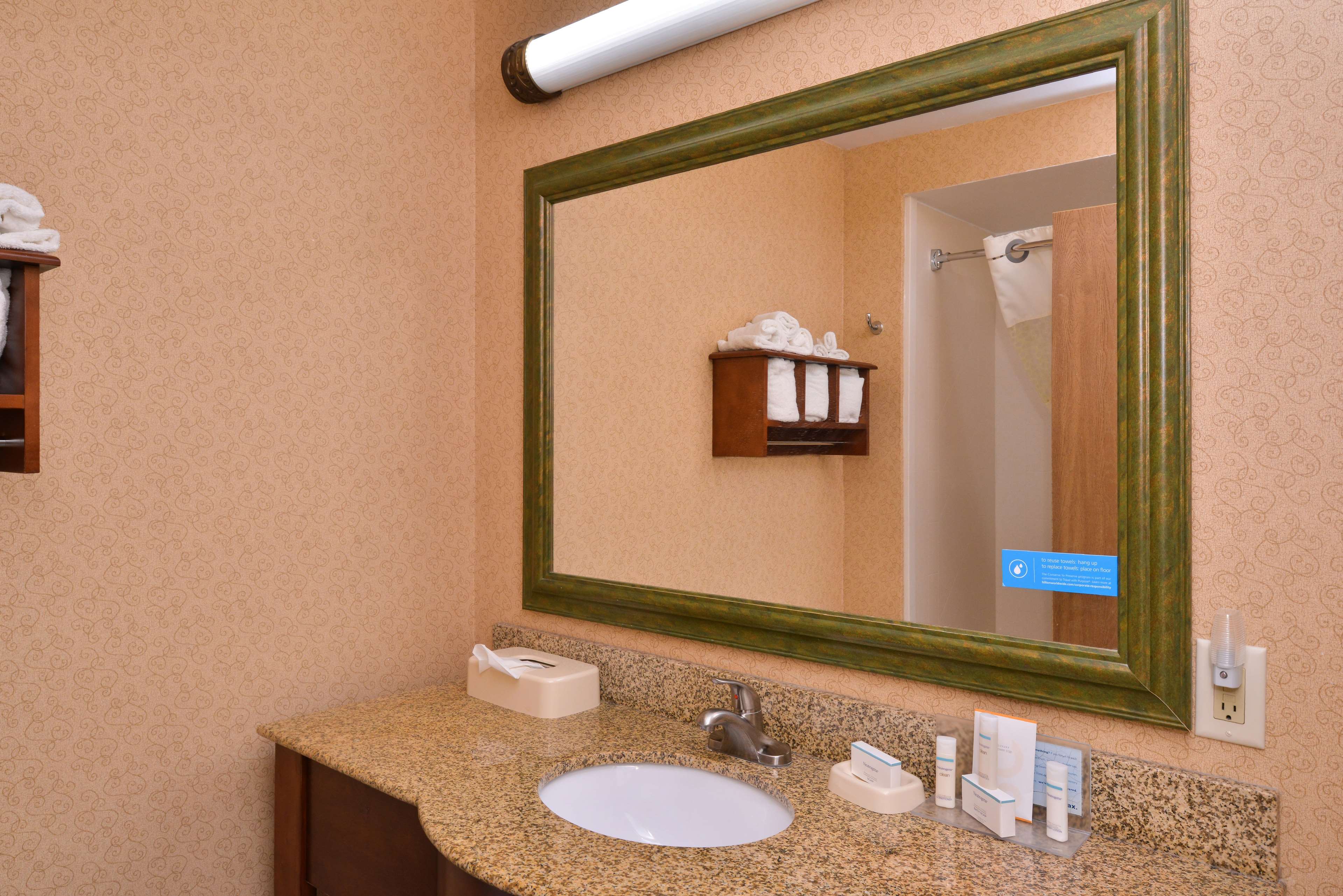 Hampton Inn by Hilton Elkhart - Tap to explore photos