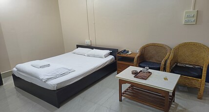 Hotel Blue Pine Room Type - AC Deluxe Double