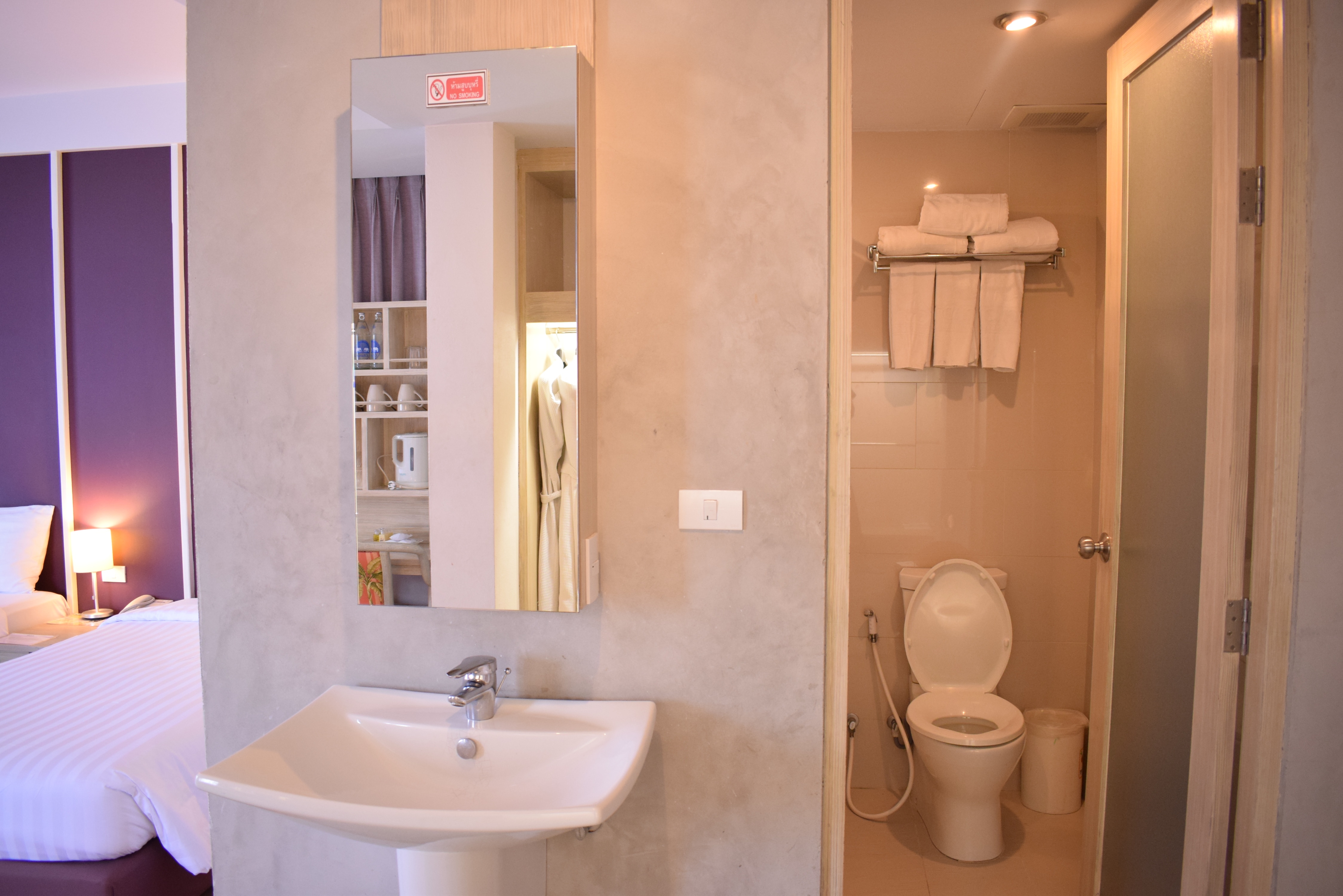 Trang Hotel Bangkok - Tap to explore photos