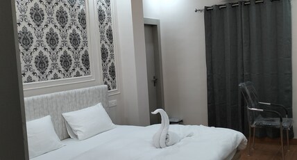 HOTEL BIHARI TAWA Room Type - LUXURY ROOM WITH RESTAURANT
