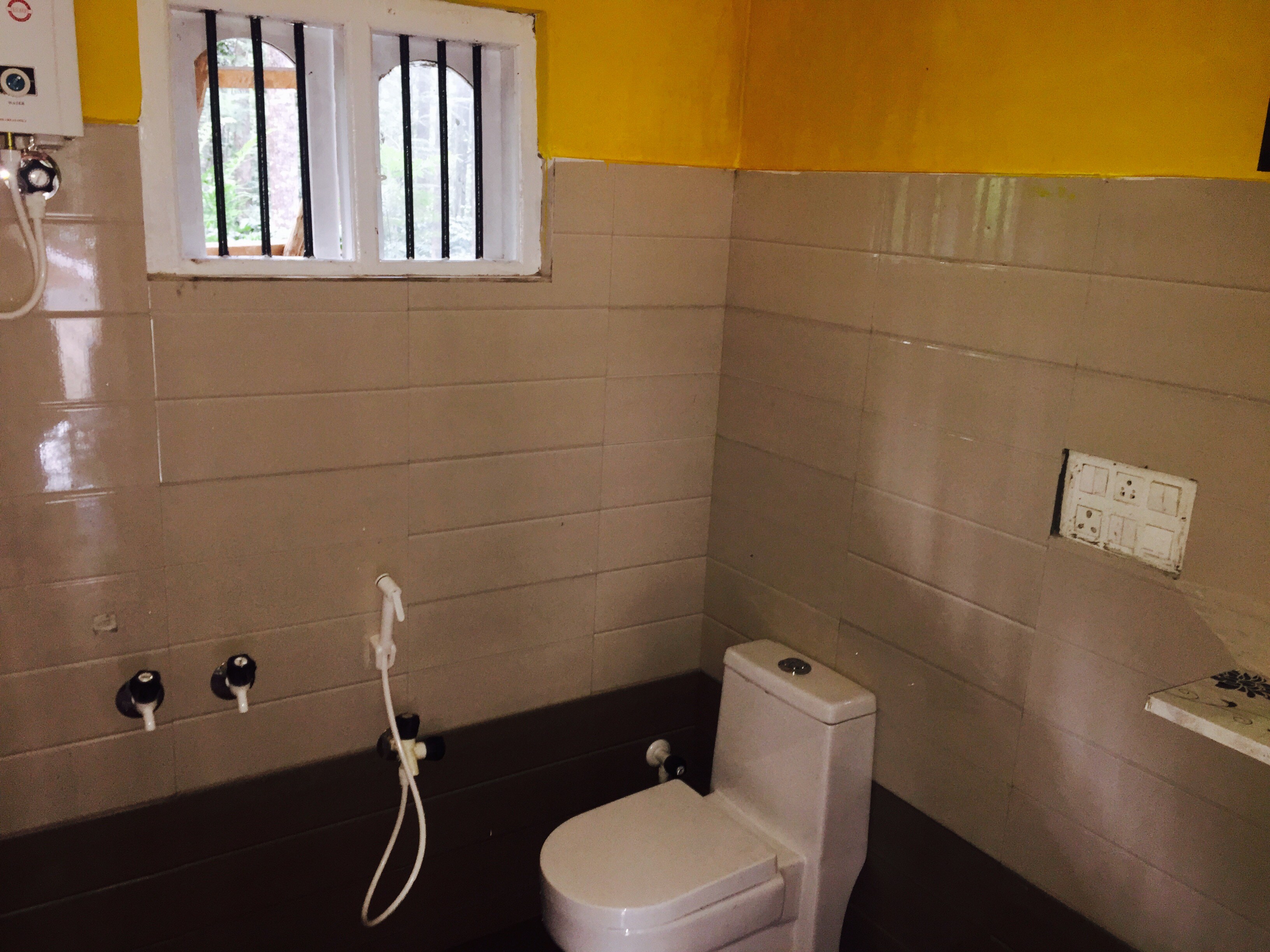 Silver Shadow Homestay | Rooms & Restaurant - Tap to explore photos