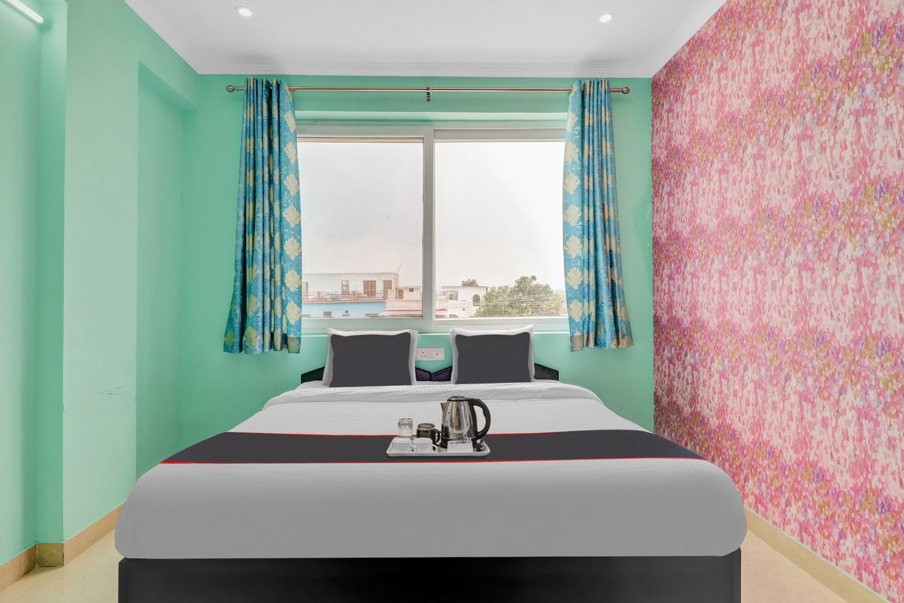 Super Collection O The Kailash Hotel - Tap to explore photos
