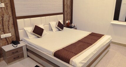 Hotel The Shree Jee Palace Room Type - Super Deluxe Room