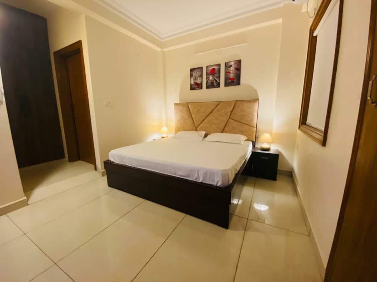 Elegante 1 Bedroom Kitchen Luxury Stay in Noida - Tap to explore photos