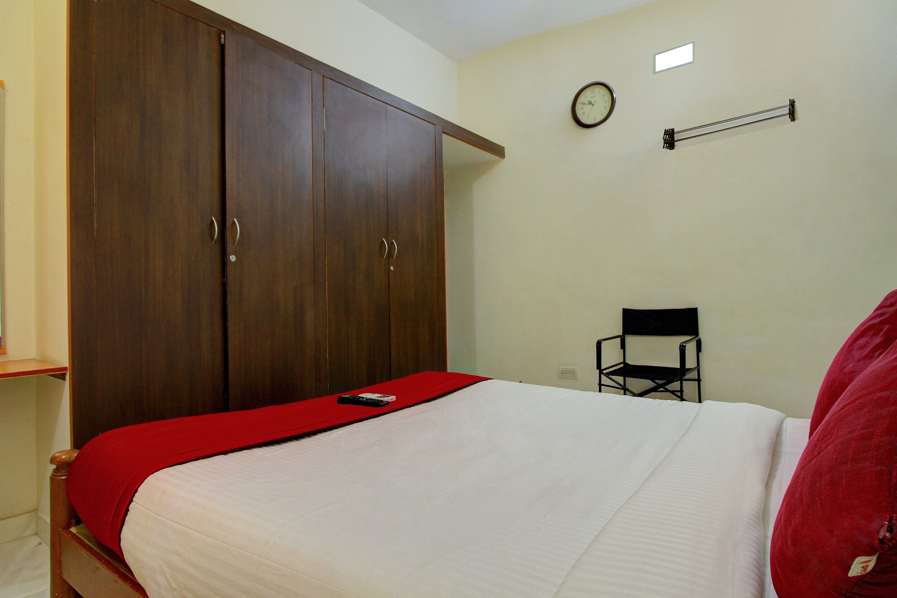 Hotel O Infosys Thoraipakkam - Tap to explore photos