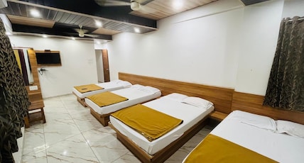 Shree Balaji Lodging Room Type - 8 Bed Room Non Ac Shree Balaji Lodging Room Type - 8 Bed Room Non Ac