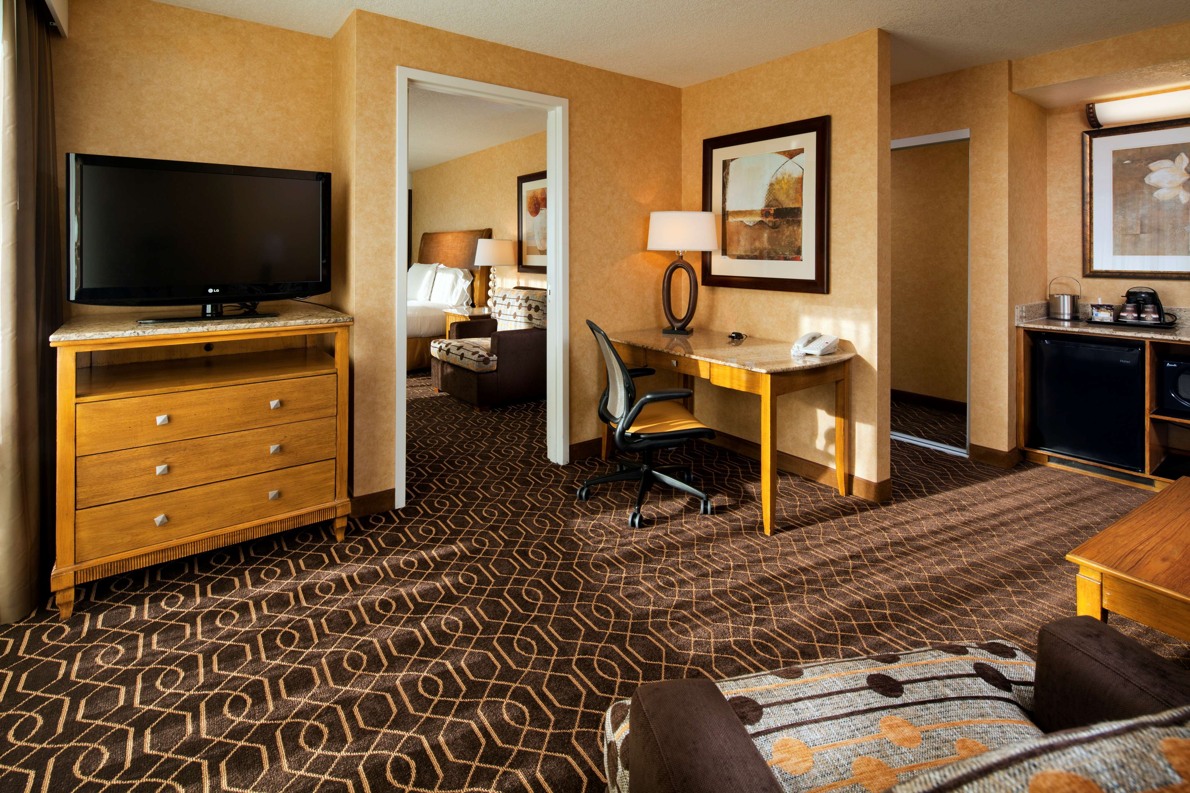 DoubleTree Suites by Hilton Anaheim Rsrt - Conv Cntr - Tap to explore photos