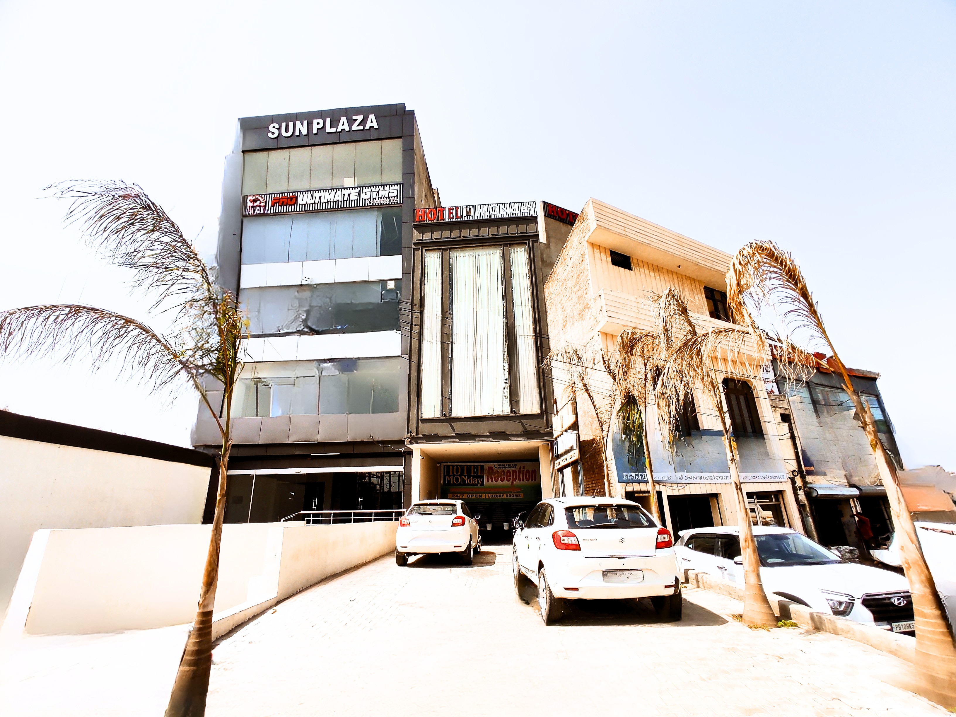 HOTEL MONDAY - Your Standard And Comfortable Stays - Tap to explore photos