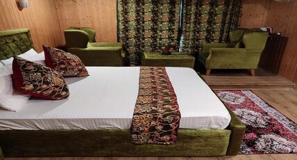 Royal Cottage Inn Room Type - Deluxe Room