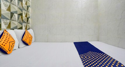 Hotel O Gulzar Masjid Bunder Railway Station Room Type - Classic