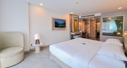 Clarian Hotel Beach Patong Room Type - Premium Superior King Room