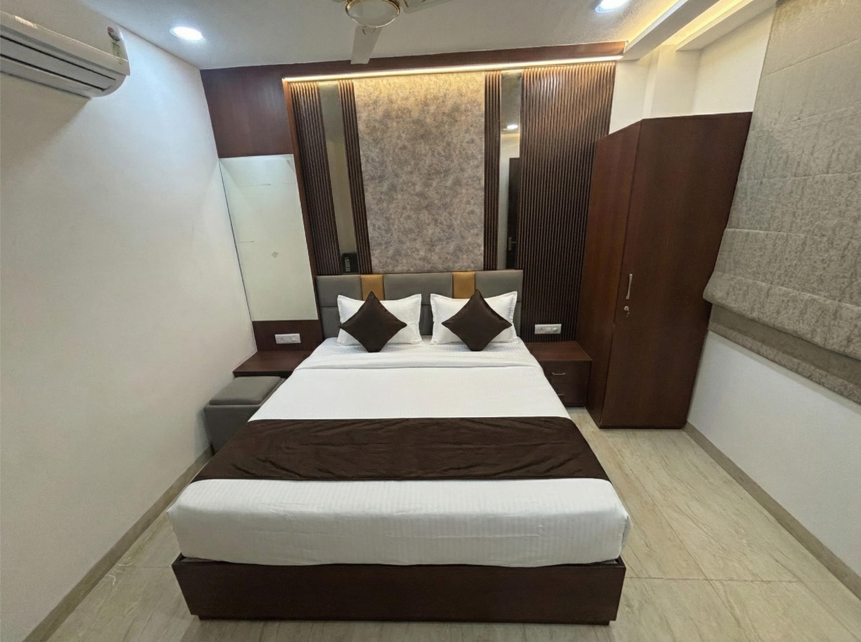 Hotel Shaurya Palace - Tap to explore photos