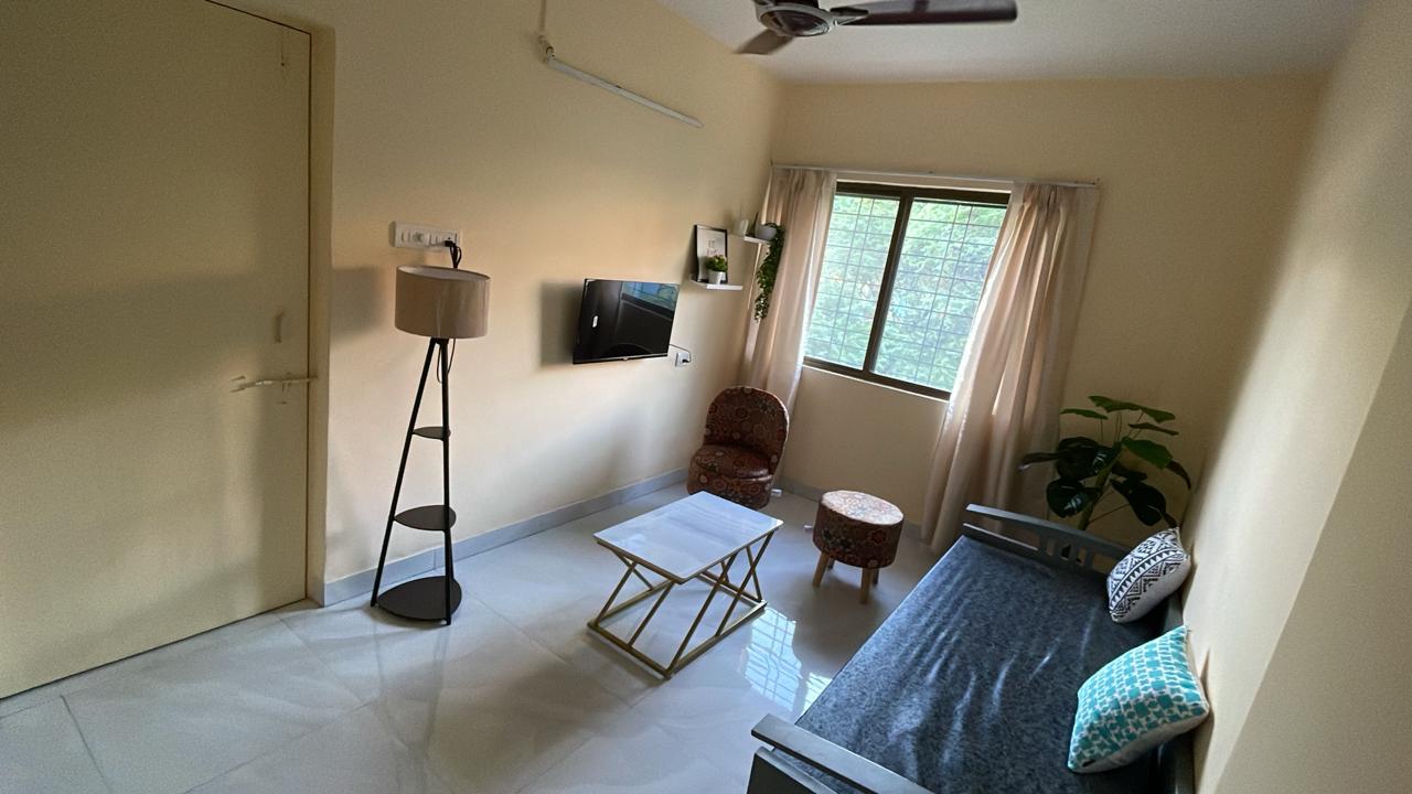 Jade 1Bhk Humble Abode Near Airport WiFi AC Smart TV Kitchen - Tap to explore photos