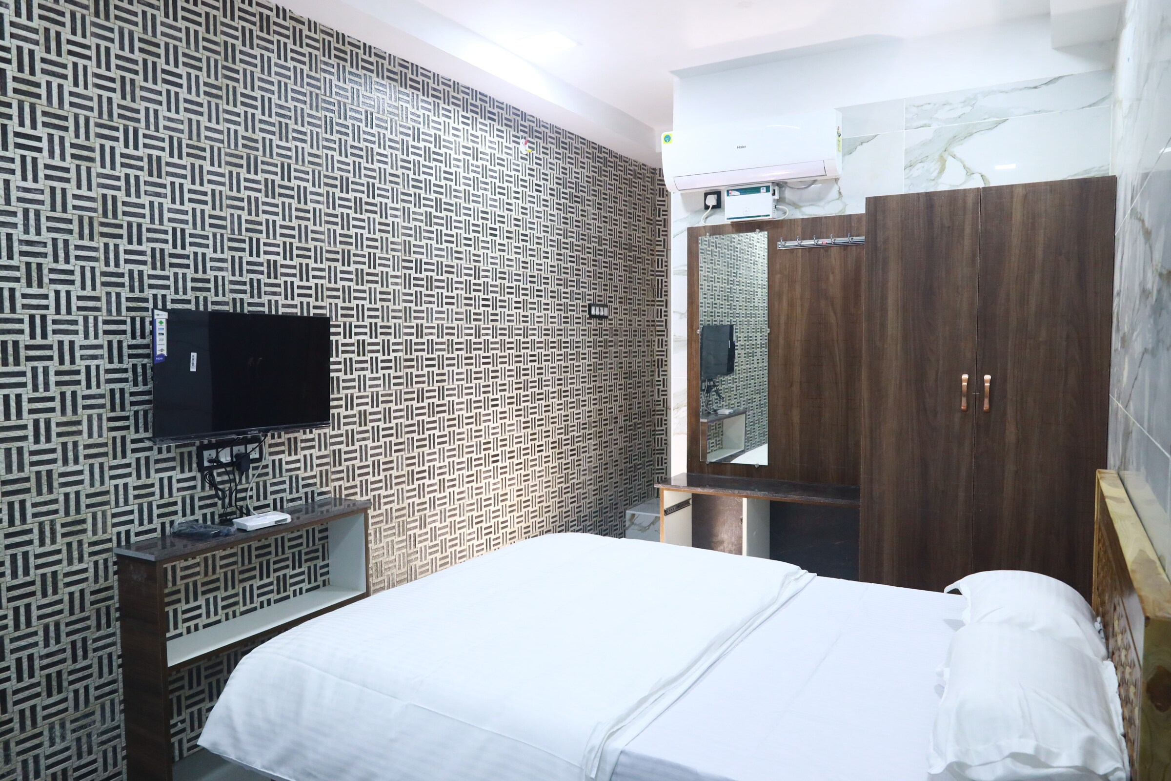 Ananda Residency - Tap to explore photos