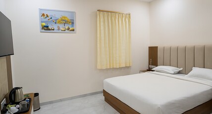 Vaikuntha Stays Hotel Room Type - Deluxe King Bed Room