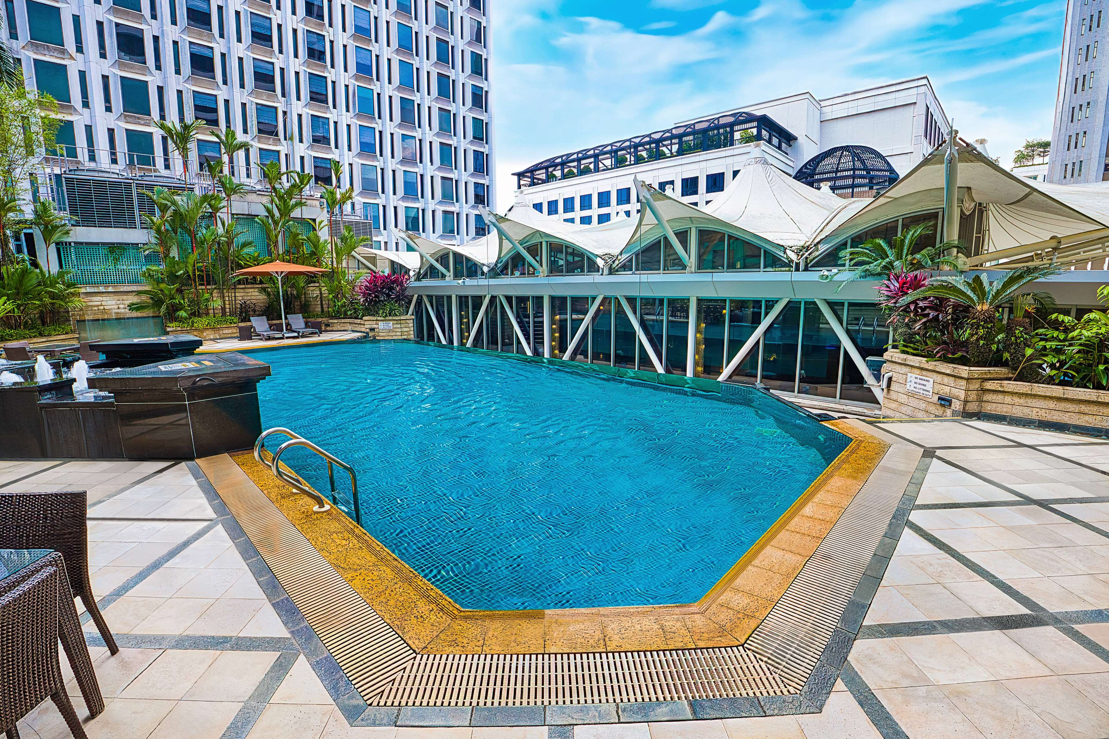 Wyndham Singapore Hotel - Tap to explore photos