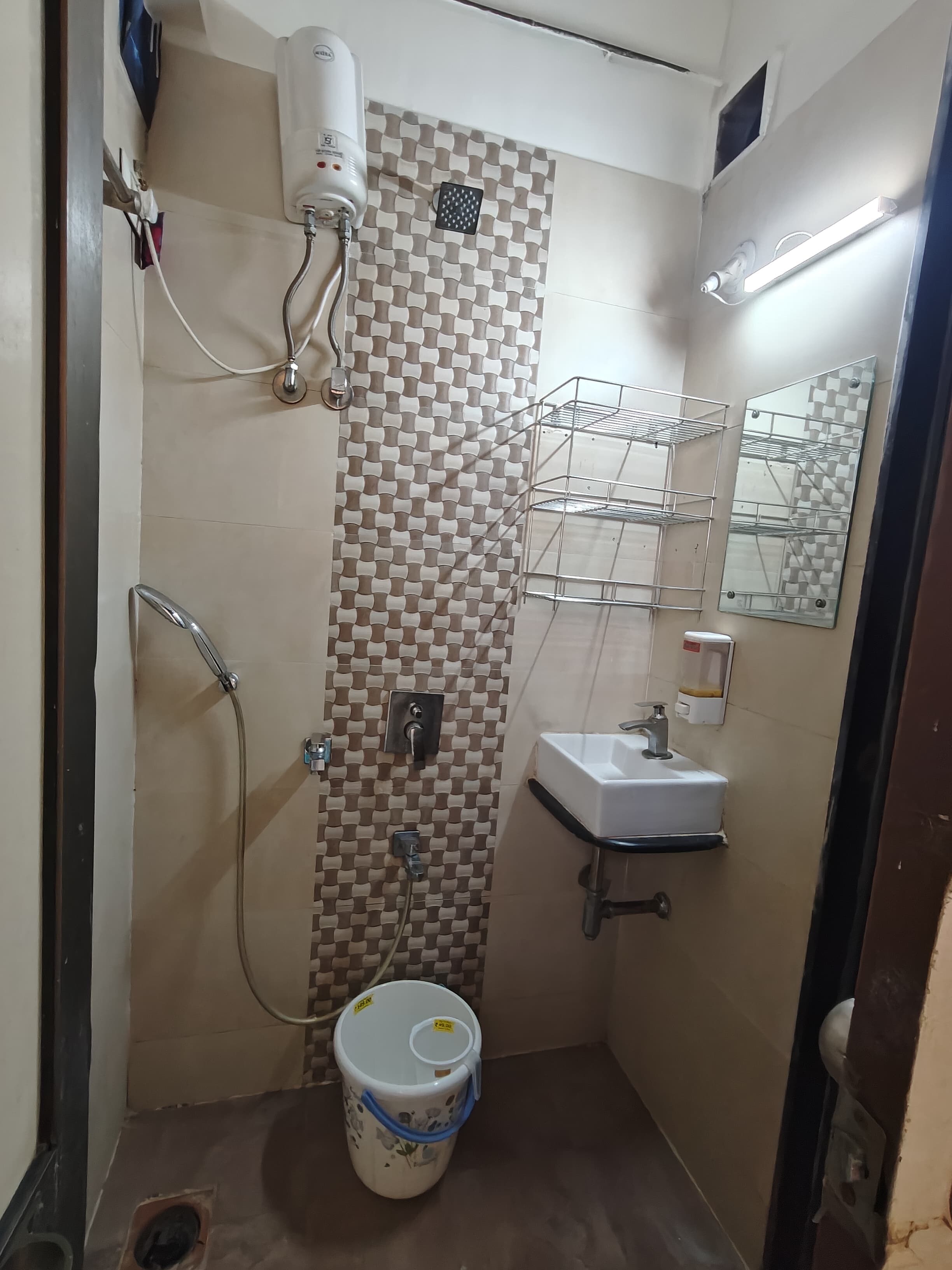 Curated Cozy Haven 1Bhk Flat in Hiranandani Estate - Tap to explore photos