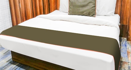 Super Collection O Hotel Day & Night Room Type - Deluxe