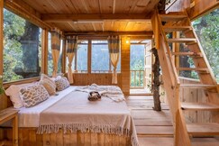 Picturesque Treehouse Tandi