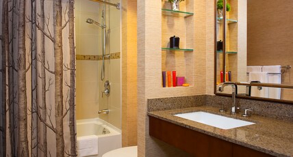 Kimpton Riverplace Hotel Room Type - 1 Queen Studio Suite