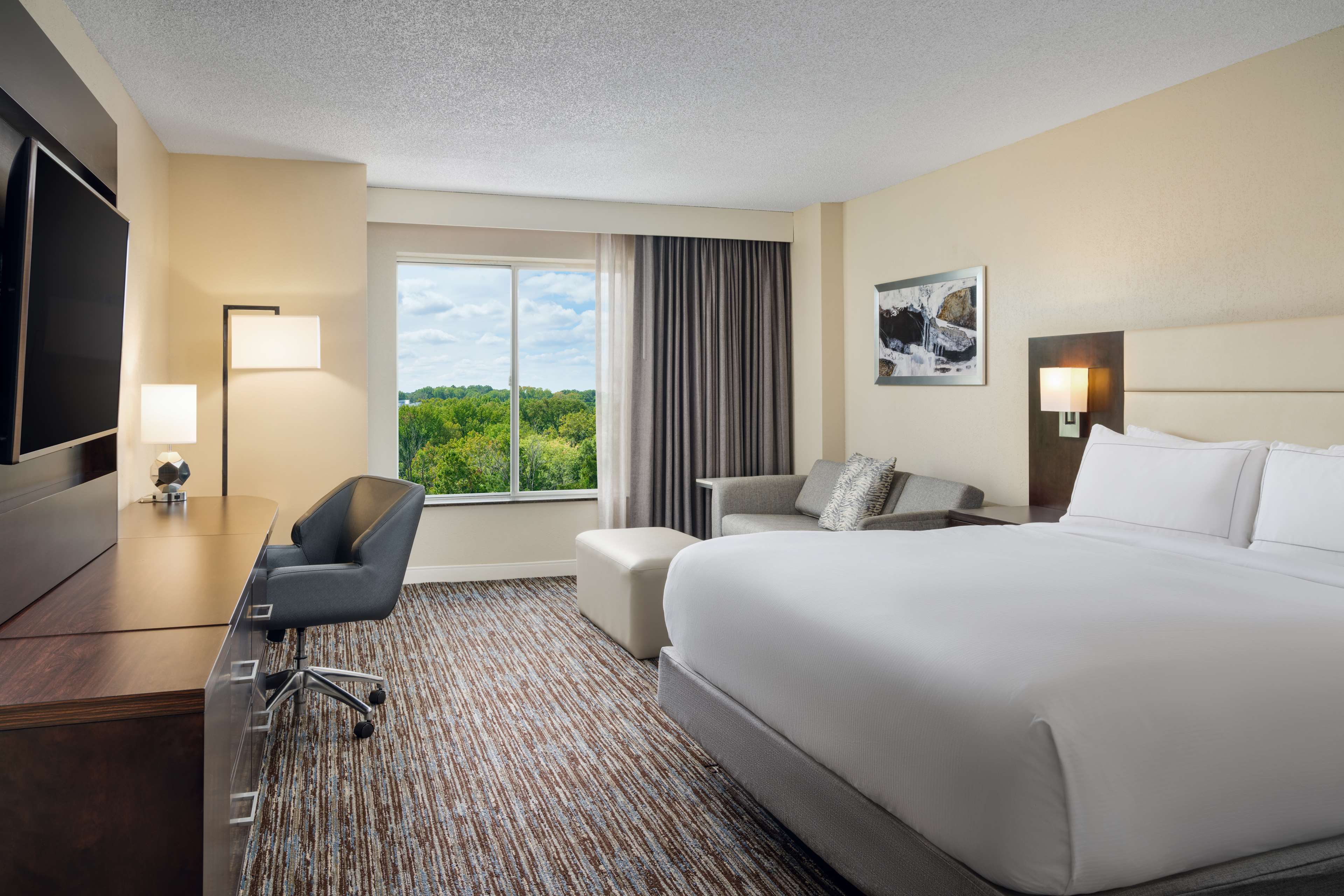 DoubleTree by Hilton Greensboro - Tap to explore photos